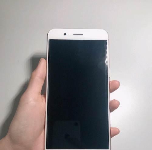 OPPOR11（领先于时代的拍照技术与出色性能）