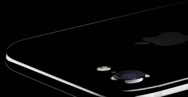 黑色iPhone7（体验黑色iPhone7的神奇魅力，让你爱不释手）
