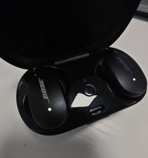 探究QC35耳机的性能和用户体验（提升音乐享受，深入了解QC35耳机的特点与优势）